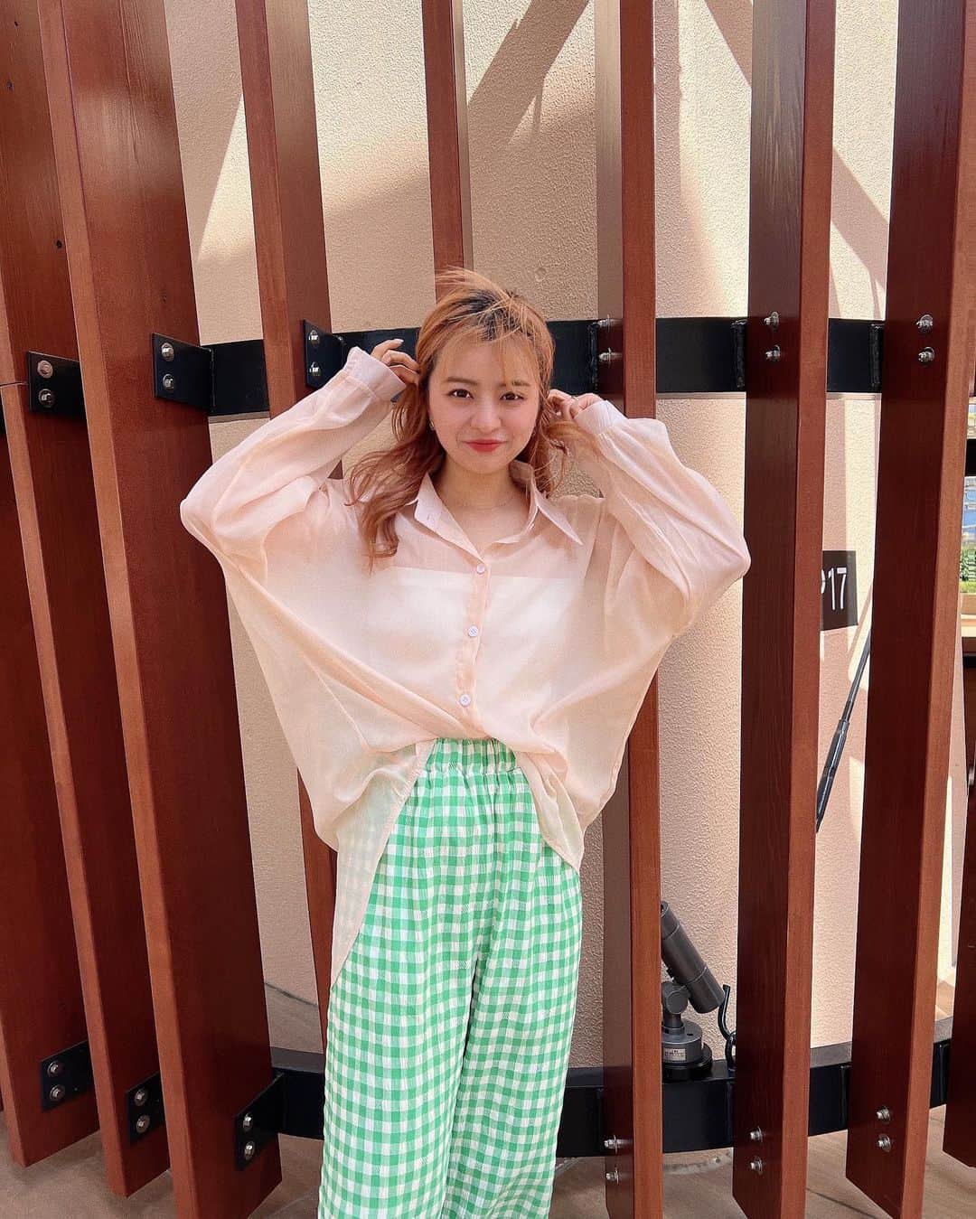 のインスタグラム：「21°cだった今日。 透け透けで張り切って外出たけど まだ少し寒かった🤏」