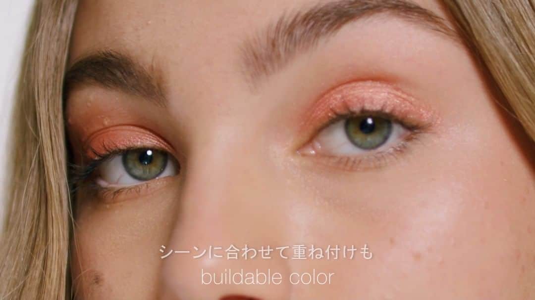 rms beautyのインスタグラム：「. EYELIGHTS Cream Eyeshadow アイライツ クリームアイシャドウ 発売決定🎉  ローズ・マリーからのコメント 『チューブタイプのクリームアイシャドウは、 90年代のメイクアップアーティストの必須アイテム！ 使い勝手の良いこのアイテムを使いやすい色合いで 再登場させたいと思ったのです。 肌なじみ良く発色してドラマチックな目元を演出します。』  色持ちのよさや崩れにくさ、rms beautyらしい絶妙な発色をお楽しみください！  _________________________  【rms beauty公式オンラインストア】 4月13日(水)予約受付開始 ※ご予約特典あり 4月20日(水)先行発売  【Make↗Kitchen、Make↗Kitchen WEBストア】 4月20日(水)先行発売  【Cosme Kitchen、Cosme Kitchen WEBストア】 4月27日(水)発売 _________________________  公式オンラインストアでは限定カラーのほか、 数量限定キットも発売いたします✨  4/13日(水)12:00PM ～ 4/19(火)23:59PMまでに ご予約の方には、【アンパウダーミニ 01】をプレゼント🎁 この機会をお見逃しなく✨  #rms #rmsbeauty #rmsbeautyjapan #アイシャドウ #クリームアイシャドウ #アイライツ #eyelights #アイメイク #新作コスメ #新作コスメ2022 #アイメイク」