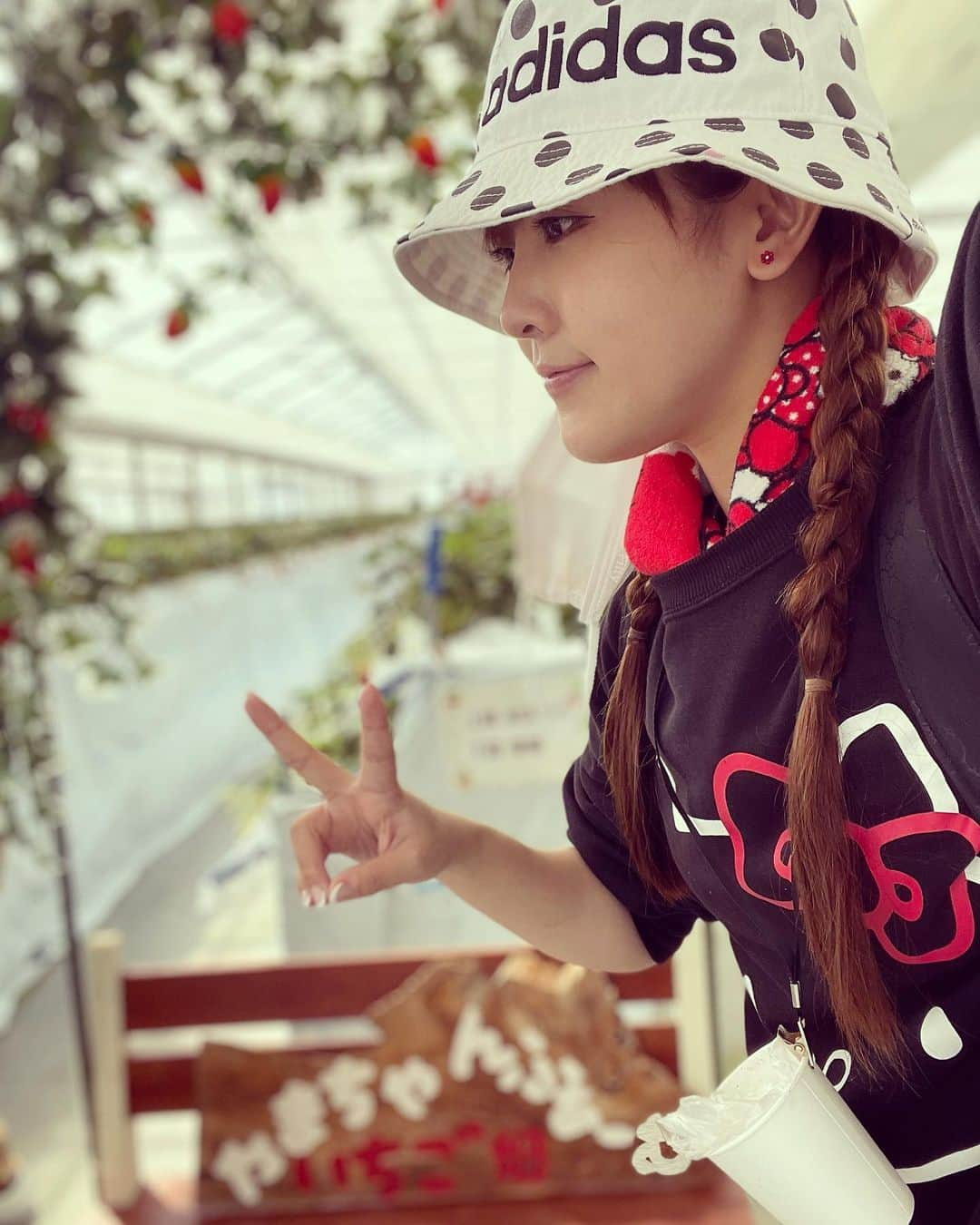 山本ひかるさんのインスタグラム写真 - (山本ひかるInstagram)「いちご狩り❤️ #やまちゃんふぁーむ #越谷」4月6日 19時06分 - hikaru0228yamamoto