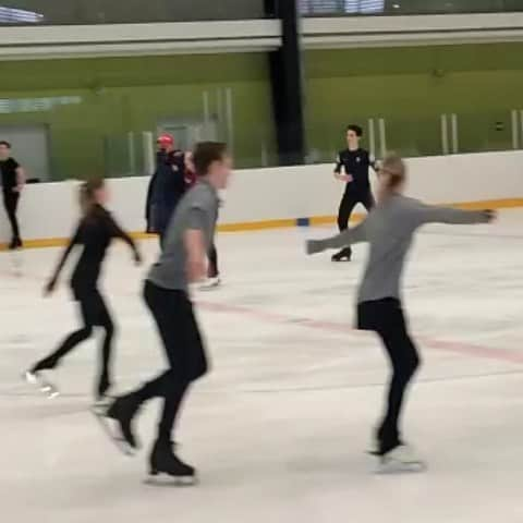 ピーター・グメニクのインスタグラム：「Собрал коллекцию 🤩  ° ° °  #4F #figureskating #skating #fs #фигурноекатание #flip #четверной #quad #флип #фк」