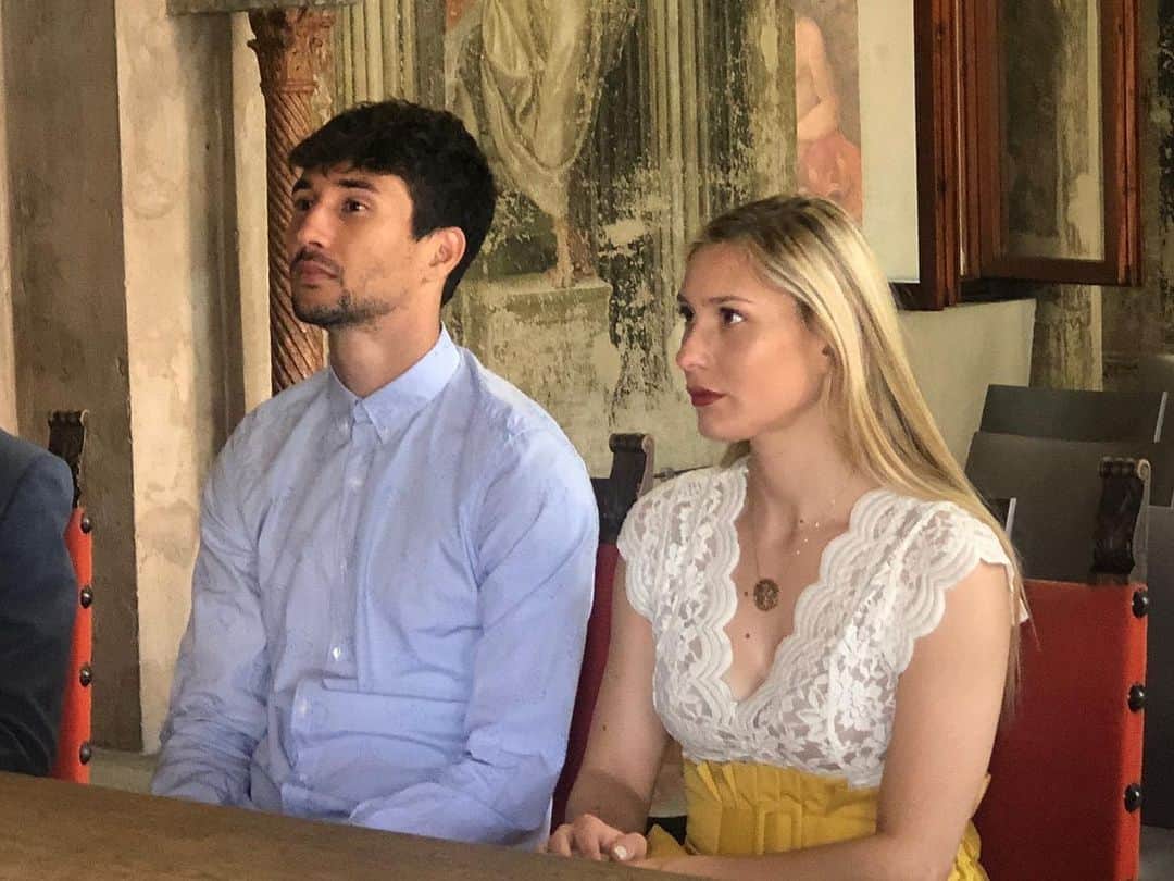 リデル・マトス・サントスのインスタグラム：「Oggi é un giorno speciale,il compleanno del mio amore,una mamma incredibile è una donna meravigliosa,grazie per tutto quello che fai per noi amore,sono fortunato a avere trovato te,ma anche tu sei fortunata ad aver trovato me hahahahah ti amo amore auguri 🎁」