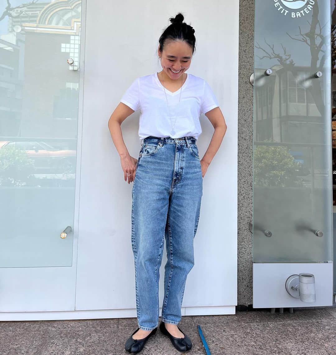 金子綾さんのインスタグラム写真 - (金子綾Instagram)「today's... #ootd  #akcloset   @petitbateau_jp のインスタライブ後  産後で丸さがとれない上半身を サイズアップしたTシャツで誤魔化すw 久しぶりに着てみたVネックも新鮮で♡ サイズはMを選びました。」4月6日 19時30分 - ayaaa0707