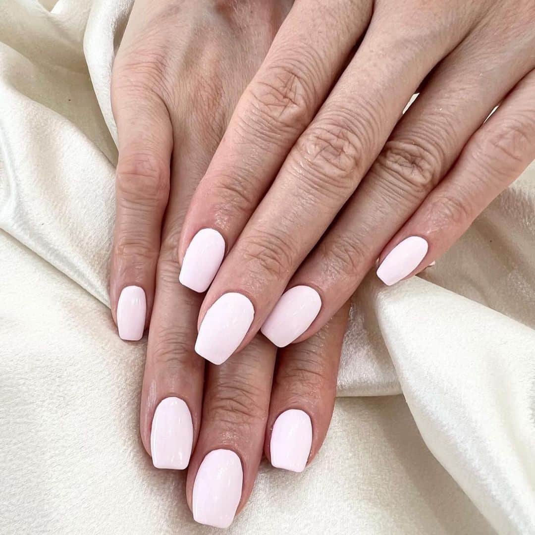 道端カレンのインスタグラム：「桜をイメージ🌸🌸🌸 ネイルが綺麗になると気分が上がります💅 @esnail_japan  @ellenail_shibuya」
