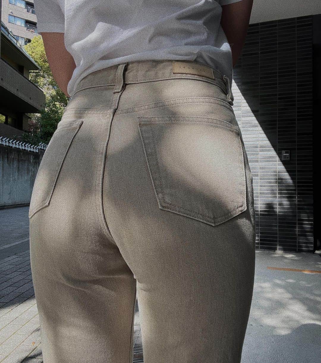 佐山彩香のインスタグラム：「🍑 シシクイデニム手に入れた🤍 可愛い嬉しい〜🥺😭🥰 毎日履くんだ！」