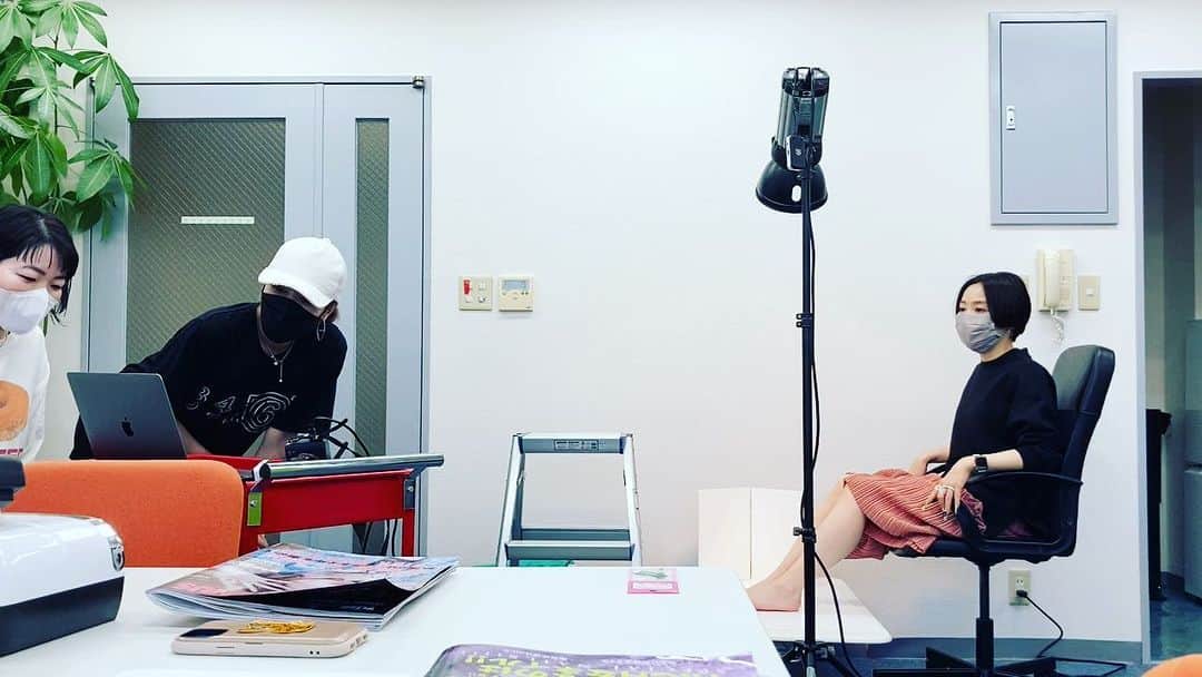宇田川大輔のインスタグラム：「本日の職場。#photooftheday #NAILVENUS #nailshooting #ネイル撮影 #ペディキュア撮影 #ペディキュア特集」