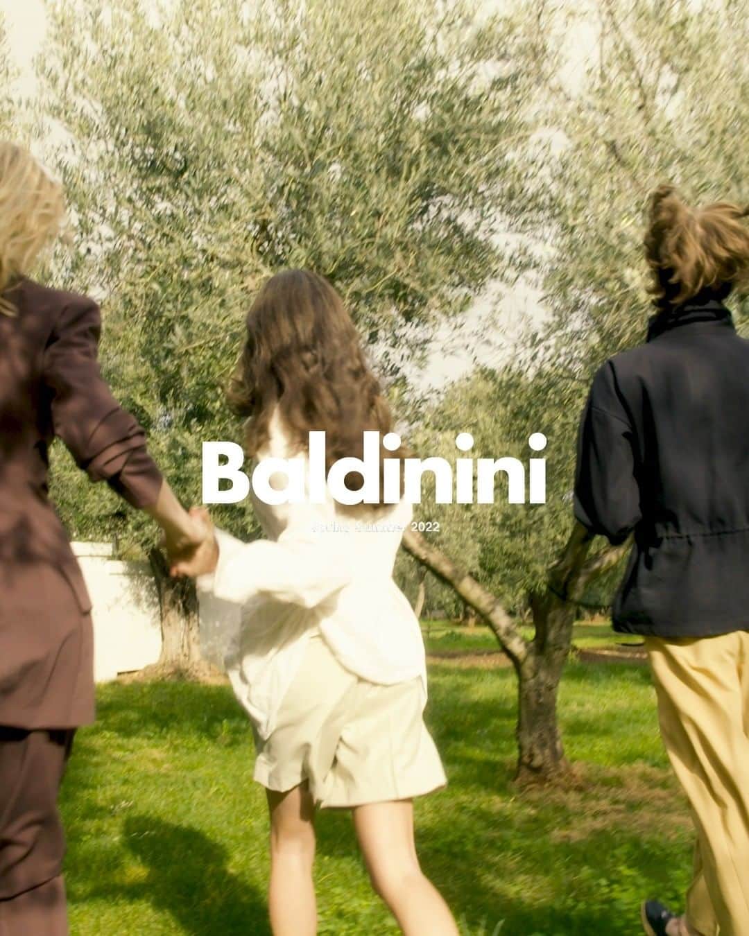 バルディニーニのインスタグラム：「Spring promises lightness and style.  #Baldinini #BaldininiLovesYou #freedomtoB」