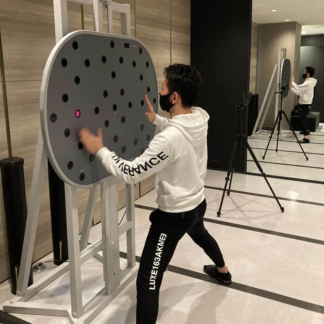 武藤英紀さんのインスタグラム写真 - (武藤英紀Instagram)「999.9VISION LAB.さんにて目のトレーニングをして頂きました。  目と脳の関係性は非常に奥が深い。 明確な課題が見つかりましたので、明日から取り組んでいきたいと思います！ @otomo_seikotsu 明日から宜しく頼みます^_^  #9999 #visiontraining」4月6日 20時20分 - hide_muto106