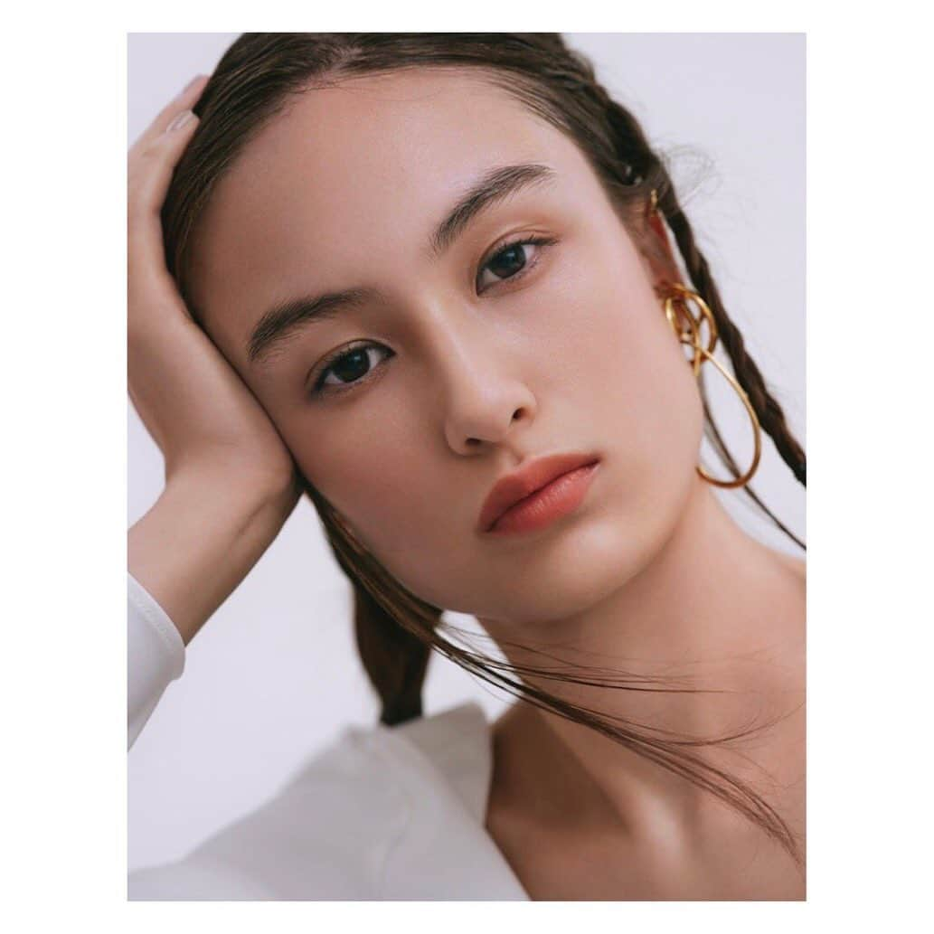 Kanako Higashiのインスタグラム：「Vogue Japan  @voguejapan  @ayumiturnbull  @kinyaota  @mariko_makeup  #shingoshibata  @higashi.kanako  @yu_soga」