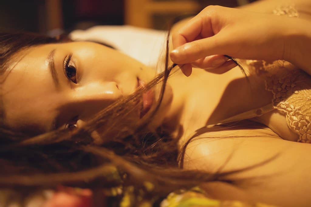 和久井雅子のインスタグラム：「お酒が飲みたい気分ですﾟ☾ ꙳ ⋆  #instagravure #model #photo #portrait #Japanesegirl #グラビアアイドル #gravure #インスタグラビア #love #style #tokyo #グラビアモデル #selfie #和久井雅子 #wakuimasako」