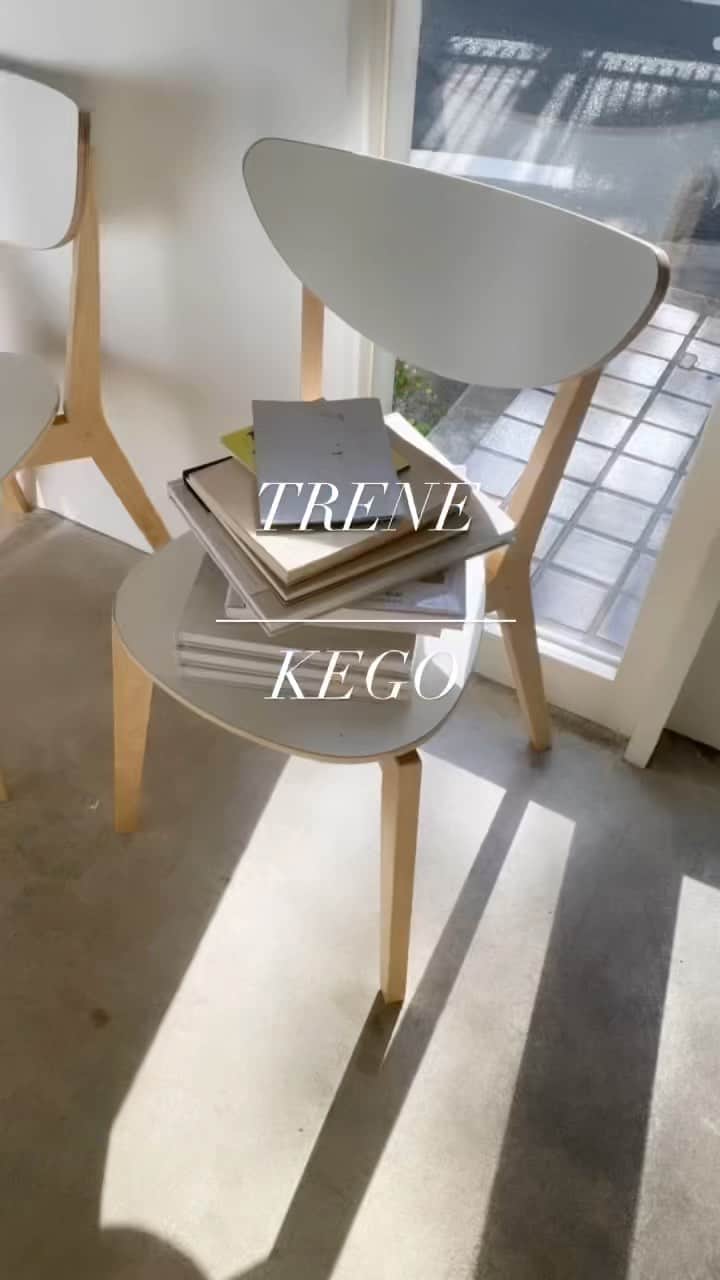 黒田りさのインスタグラム：「🛋 @_trene_kego でティータイム🫖  #福岡カフェ#警固カフェ#福岡ランチ#警固ランチ#trene#お洒落カフェ#カフェ巡り#福岡カフェ巡り」