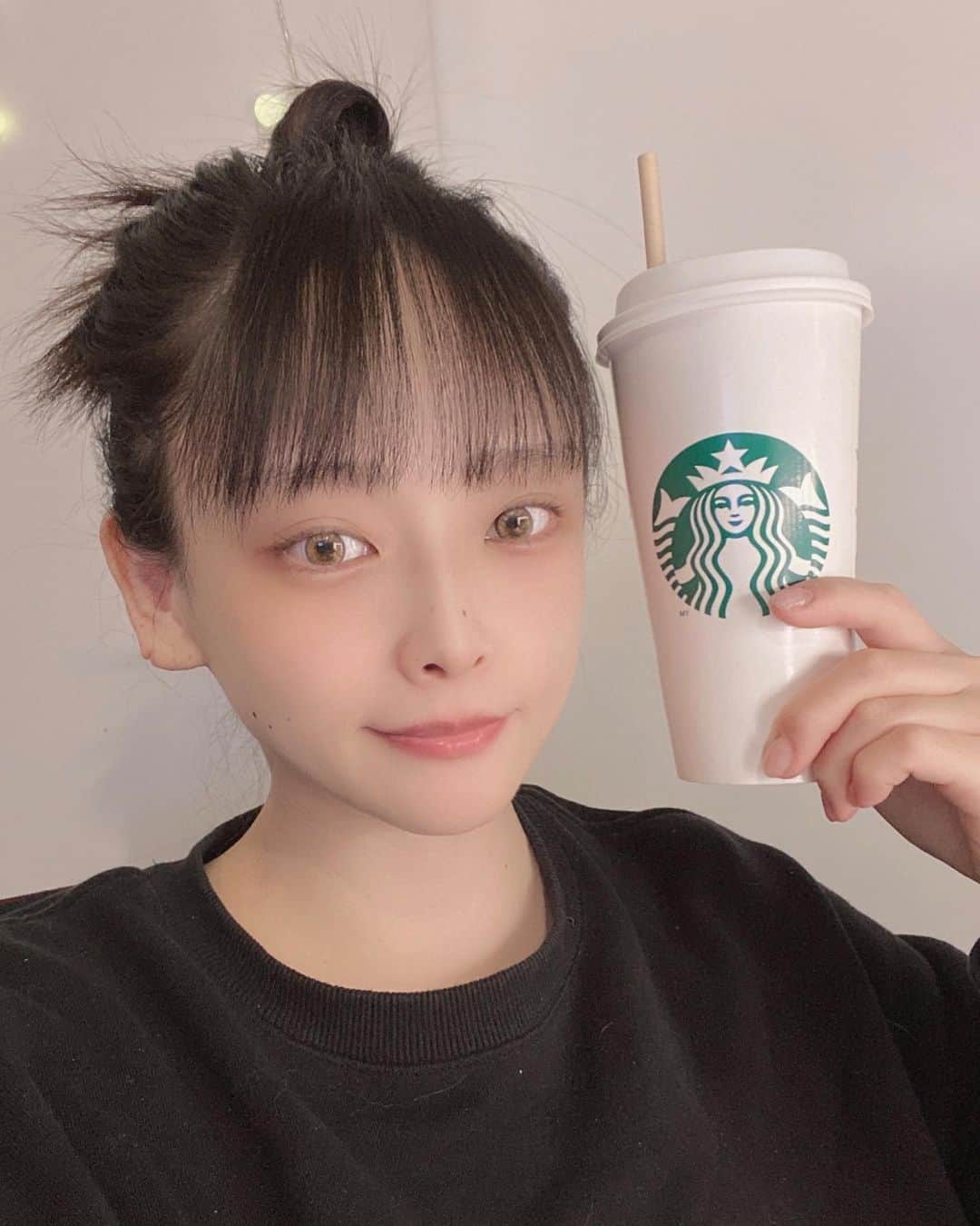 大谷雅恵のインスタグラム：「顔の大きさはスタバのベンティ。  #スタバ顔」