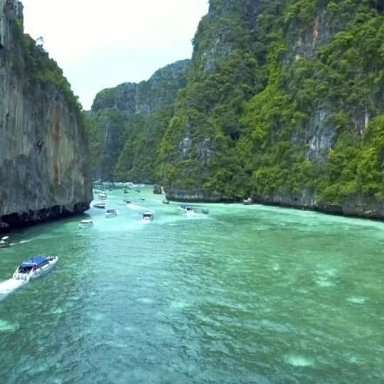 のインスタグラム：「#phuket #thailand   🏖🏝B.E.A.C.H : Best Escape Anyone Can Have.  ✈️ FLY FROM EUROPE/AUSTRALIA TO PHUKET WITH THAI.  #thaiairways #smoothassilk #sealife #seaview #summer #goodmemories #beach #island」