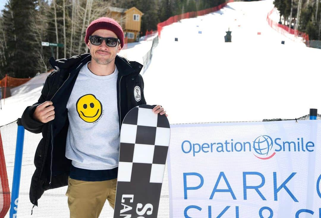 マイケル・トレヴィーノのインスタグラム：「Spent last weekend in Park City for @operationsmile’s 10th annual Ski and Smile event. This has been my 9th year supporting this global family that help provide cleft surgeries for children around the world. I’m grateful for those who attended and continue to support us. See you next year!  Huge thanks to our partners @stregisdv @deervalleyresort @objectsofmagic @seescandies @barefootdreams @alpha.pals @theta_labs @amazonstudios #operationsmile #seescandiesxsmile」