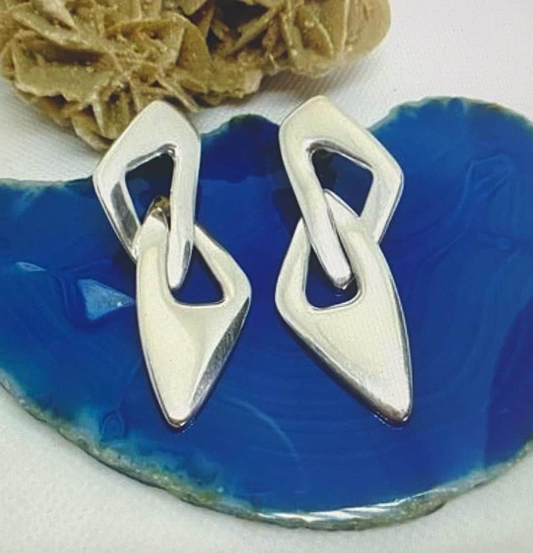 ホアキンベラオのインスタグラム：「Pendientes de plata de eslabones barbados  www.joaquinberao.com」