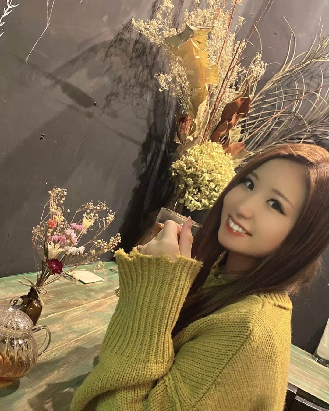 なおさんのインスタグラム写真 - (なおInstagram)「ドライフラワーがたくさん💐 おしゃれなカフェ🙆‍♀️✨  🏠@sheltercafesapporo」4月7日 6時32分 - nao_revo