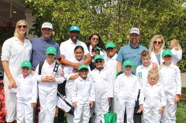 ウェブ・シンプソンのインスタグラム：「Cheaper by the dozen. One of the best memories of the year #12kids #augusta #par3 @bubbawatson @tonyfinaugolf @angiewatson1977 @laynafinau #dowdsimpson @pgatour @themasters」