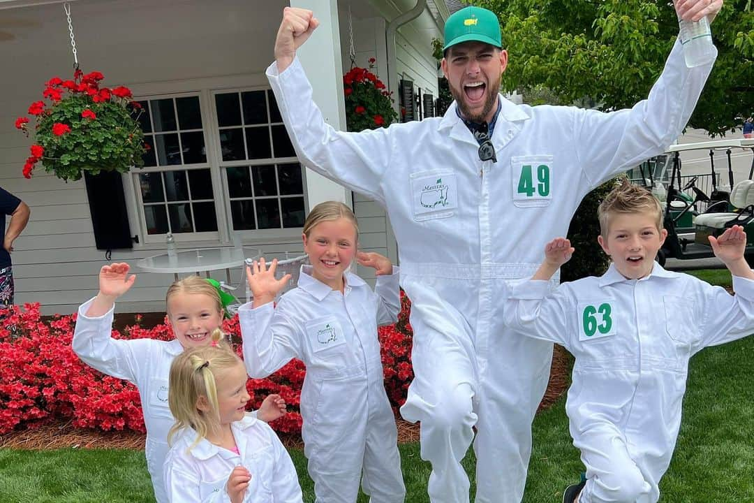 ウェブ・シンプソンさんのインスタグラム写真 - (ウェブ・シンプソンInstagram)「Cheaper by the dozen. One of the best memories of the year #12kids #augusta #par3 @bubbawatson @tonyfinaugolf @angiewatson1977 @laynafinau #dowdsimpson @pgatour @themasters」4月7日 7時39分 - webbsimpson