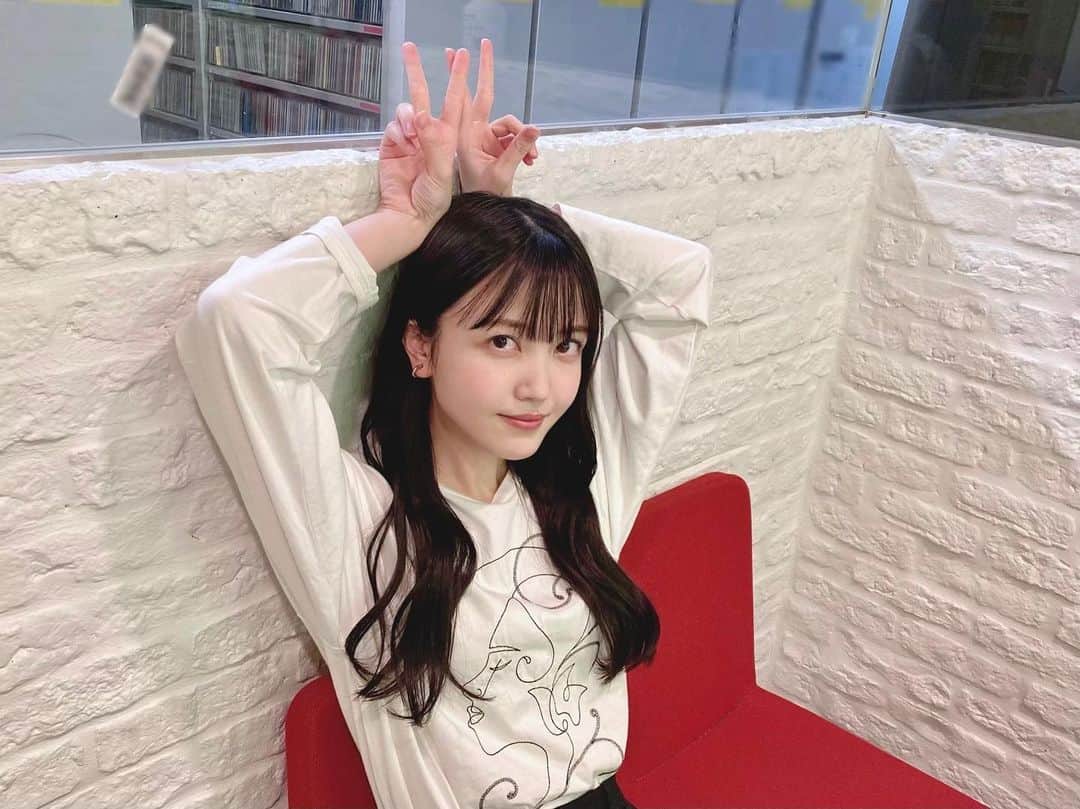 久保史緒里ファンアカウントのインスタグラム：「シンプルにかわいい #乃木坂46 #久保史緒里 #久保ちゃん #久保ちゃん白すぎ可愛すぎ  #久保史緒里さんしか #毎日がkuboshioriday」
