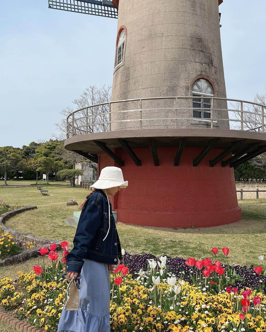 のインスタグラム：「お花沢山咲いてました🌼🌸 ラブ様とおデート。」