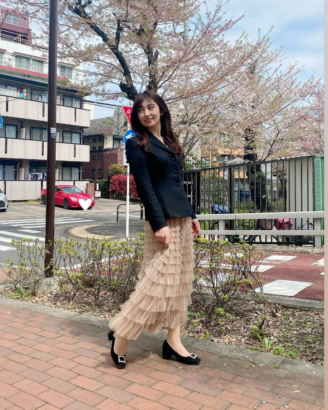 熊田曜子さんのインスタグラム写真 - (熊田曜子Instagram)「I attended the entrance ceremony of my third daughter.  三女の入園式🌸 @8vaalta のジャケットとスカートで華やかだけど落ち着いたコーディネートにしたよ👗  #三姉妹　#三女　#入園式　#入園　#幼稚園　#3歳　＃ママコーデ　#入園式コーディネート　#fashion」4月7日 18時33分 - kumadayoko