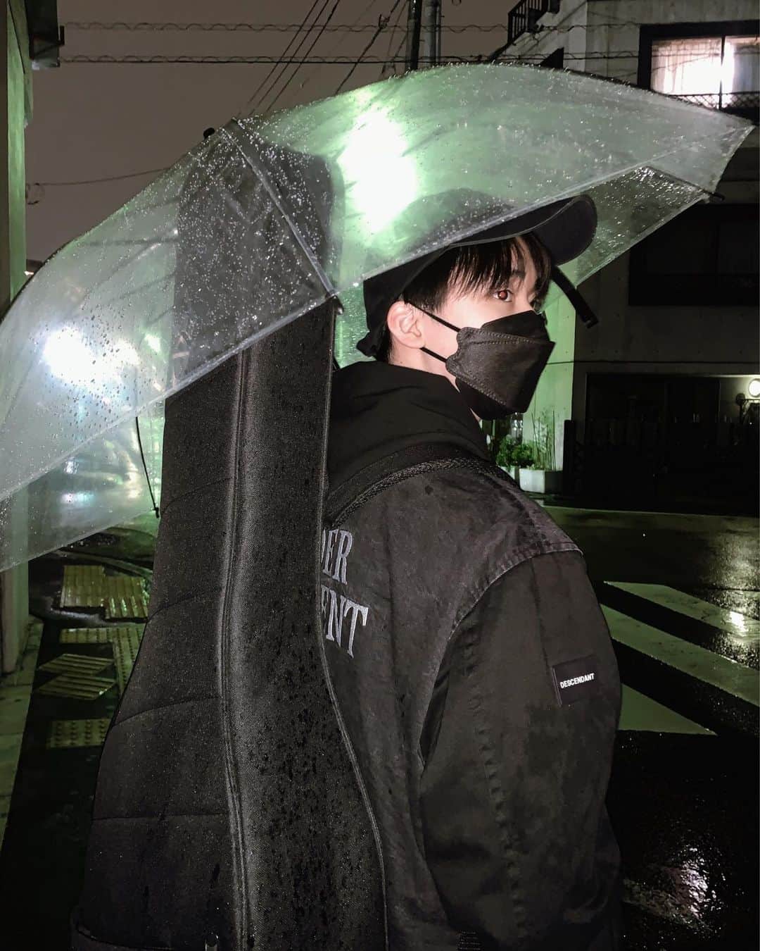 石橋陽彩さんのインスタグラム写真 - (石橋陽彩Instagram)「☂️🎸◼️  黒雨  #黒 #雨 #傘」4月7日 19時16分 - hiiro_ishibashi