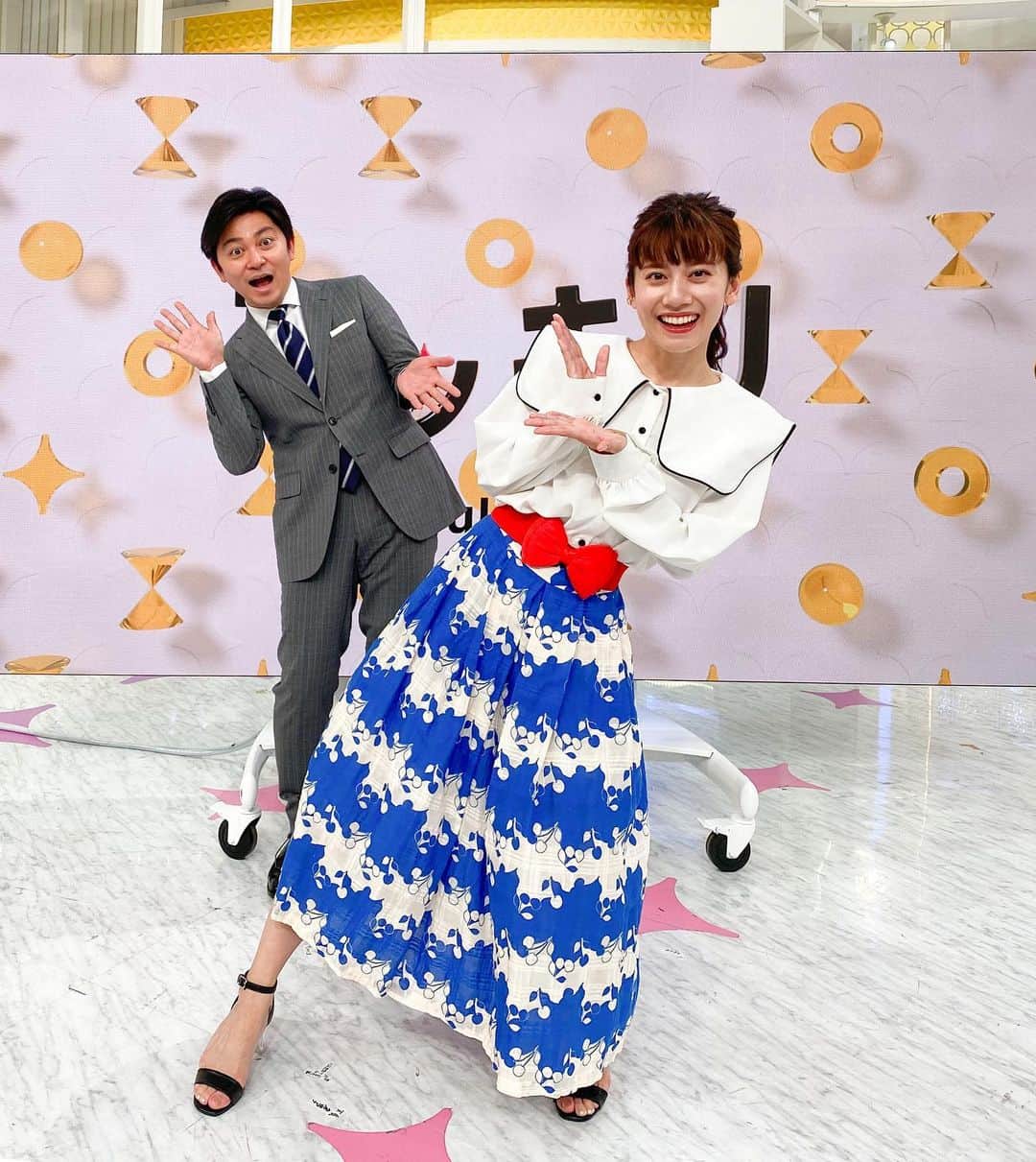 のインスタグラム：「* あつこおねえさん… スッキリに来てくれた…  子育ての盟友なのです。仲間なのです。  はじめましてなのに いつもありがとう。  あおうよ！ あえたよ！  #小野あつこ #あつこおねえさん  #おかあさんといっしょ  #ミライクルクル #あおうよ  #おまめ戦隊ビビンビ〜ン　が好き。 #森圭介」