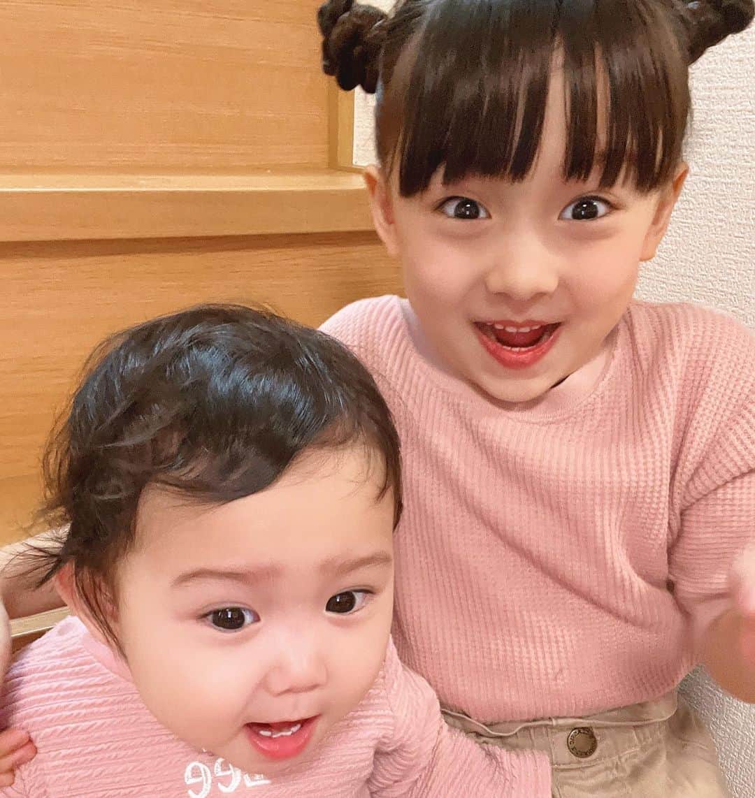 ゆうひなたのインスタグラム：「. . . インカメで写真撮ってたら 急にいちかが発狂して ゆうひがびっくりした図www. . . 優しい姉さんとおてんば妹😚⭐︎⭐︎. . . .」