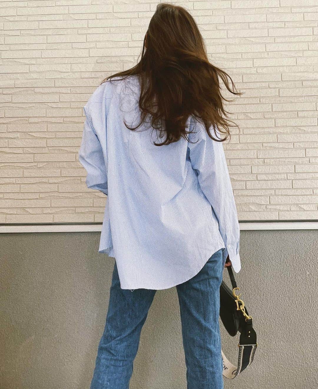 小屋春菜のインスタグラム：「COCAのメンズシャツが可愛い🥺🥺　カチッとしすぎてない🌉  動画大きくて全部入らない〜🙌🏻」