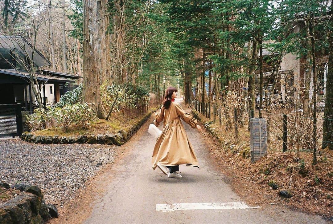 小西桜子さんのインスタグラム写真 - (小西桜子Instagram)「可愛いすぎる服ばっかりになってしまう春 普段着で何着たらいいかわからないけど 好きだからしょうがない 👗 @_houga_ のレジャードレス走り回れてうれしい」4月7日 14時04分 - sakurako_kns
