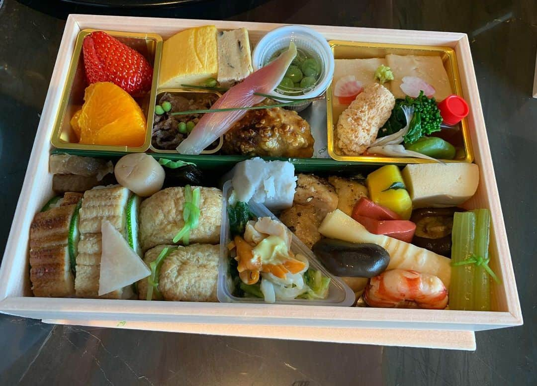 夏木マリさんのインスタグラム写真 - (夏木マリInstagram)「#bento #kyoto  本日のお弁当🍱」4月7日 14時15分 - mari_natsuki