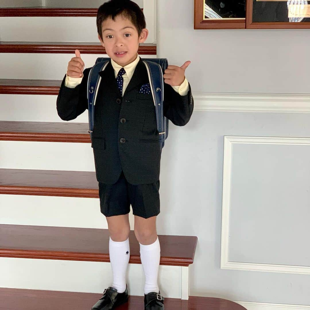 アレックス・ラミレスさんのインスタグラム写真 - (アレックス・ラミレスInstagram)「We are so proud of You Kenji-kun! Wishing you all the best in your new challenge! First grade wow the time passed so quickly, we will support you Kenji every of our lives #congratulations #firstdayofschool #happy #ramichanfamily #poudpapa #happymother #いちねんせい #1stgrade #japaneseschool #cooldownsyndrome #downsyndromeawareness #downsyndromelove #coolkid」4月7日 14時34分 - ramichan3