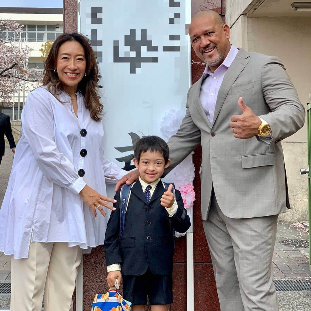 アレックス・ラミレスさんのインスタグラム写真 - (アレックス・ラミレスInstagram)「We are so proud of You Kenji-kun! Wishing you all the best in your new challenge! First grade wow the time passed so quickly, we will support you Kenji every of our lives #congratulations #firstdayofschool #happy #ramichanfamily #poudpapa #happymother #いちねんせい #1stgrade #japaneseschool #cooldownsyndrome #downsyndromeawareness #downsyndromelove #coolkid」4月7日 14時34分 - ramichan3