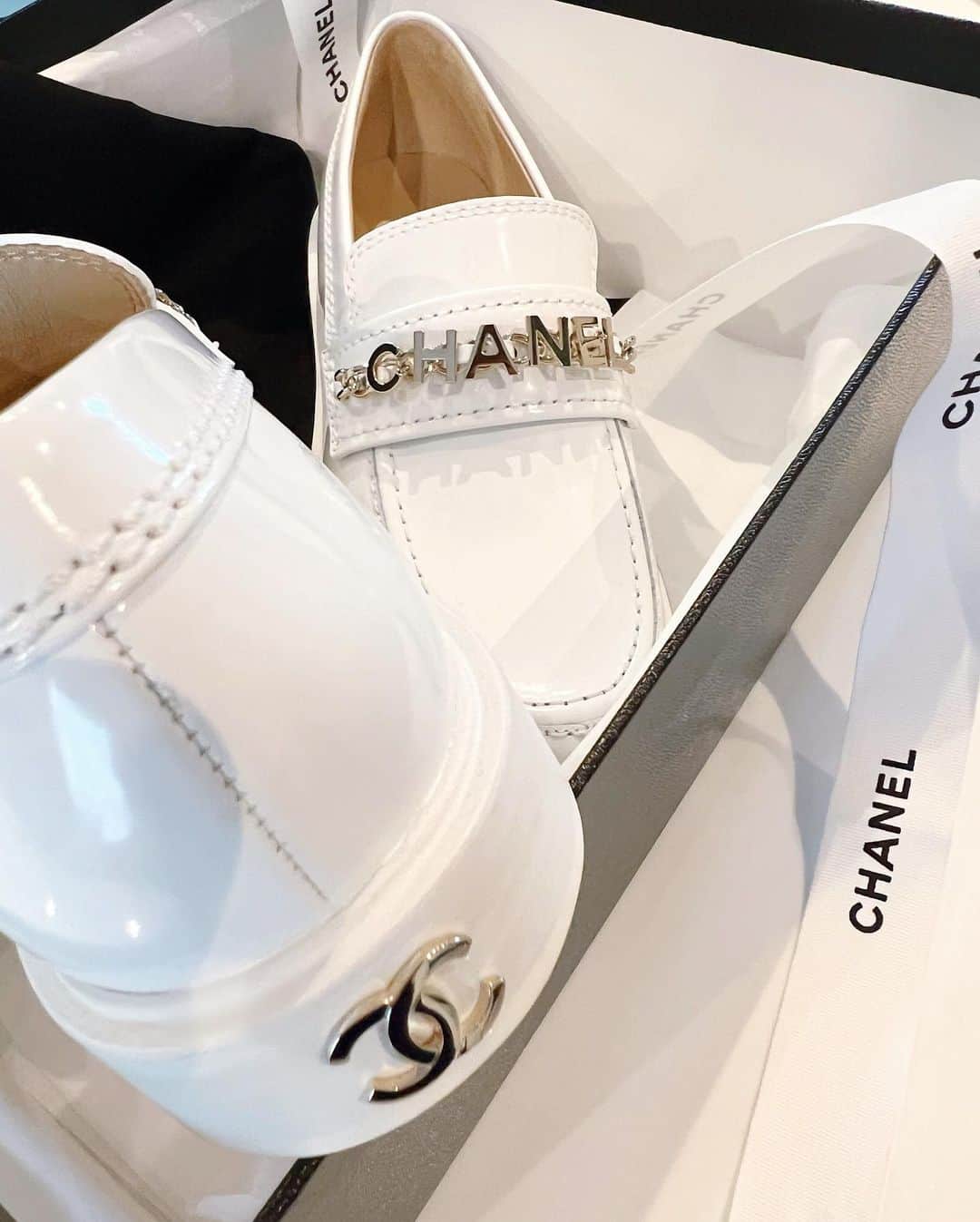 桃華絵里さんのインスタグラム写真 - (桃華絵里Instagram)「New in🤍 ＣＨＡＮＥL  #chanel #shoes」4月7日 15時57分 - _momoka828_