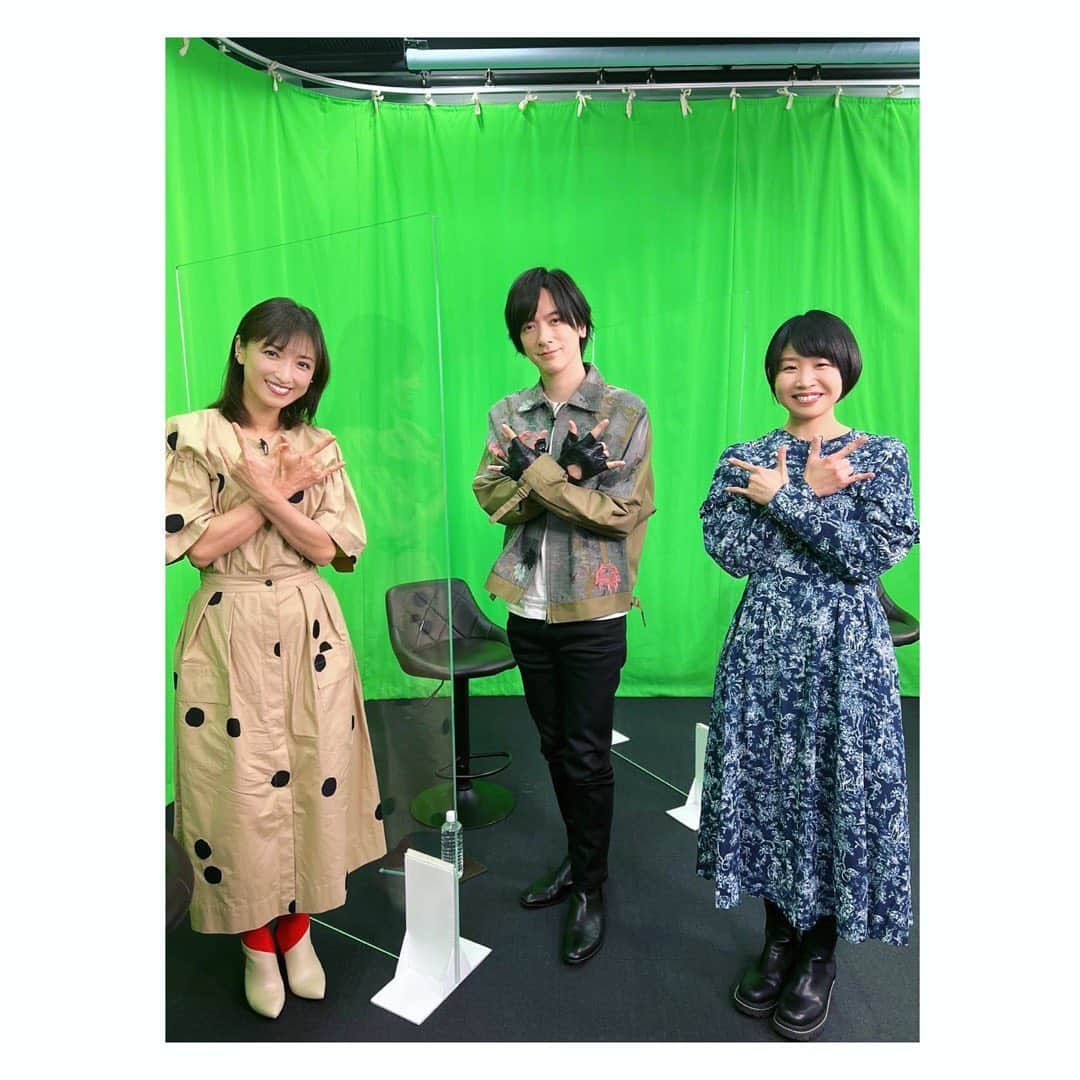 望月理恵さんのインスタグラム写真 - (望月理恵Instagram)「BS日テレの火曜21時放送 「DAIGOの世界きまぐれリモートツアー」 今週はハワイ編でした！ ゲストはトラベルライターの 窪咲子さん。 情報盛りだくさんな方なんです！ この番組で出会ってから仲良しです。  ２枚目はなんとあのポーズ 本家とできるなんてTSDです！！  #daigoの世界気まぐれリモートツアー  #DAIGO さん # 窪咲子　さん #望月理恵 #ハワイ#パンケーキ食べたい」4月7日 16時29分 - mochiee28