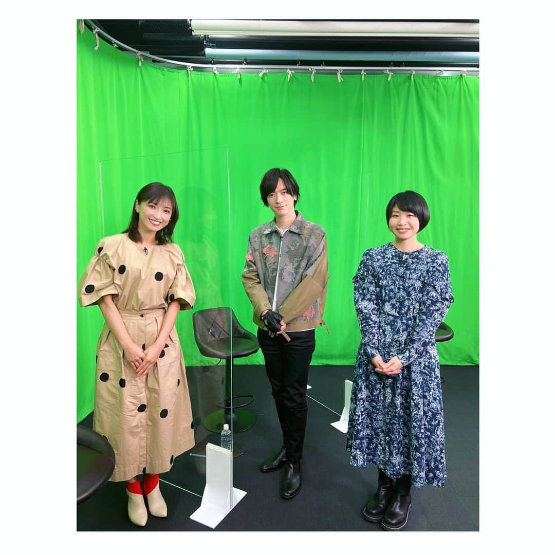 望月理恵さんのインスタグラム写真 - (望月理恵Instagram)「BS日テレの火曜21時放送 「DAIGOの世界きまぐれリモートツアー」 今週はハワイ編でした！ ゲストはトラベルライターの 窪咲子さん。 情報盛りだくさんな方なんです！ この番組で出会ってから仲良しです。  ２枚目はなんとあのポーズ 本家とできるなんてTSDです！！  #daigoの世界気まぐれリモートツアー  #DAIGO さん # 窪咲子　さん #望月理恵 #ハワイ#パンケーキ食べたい」4月7日 16時29分 - mochiee28