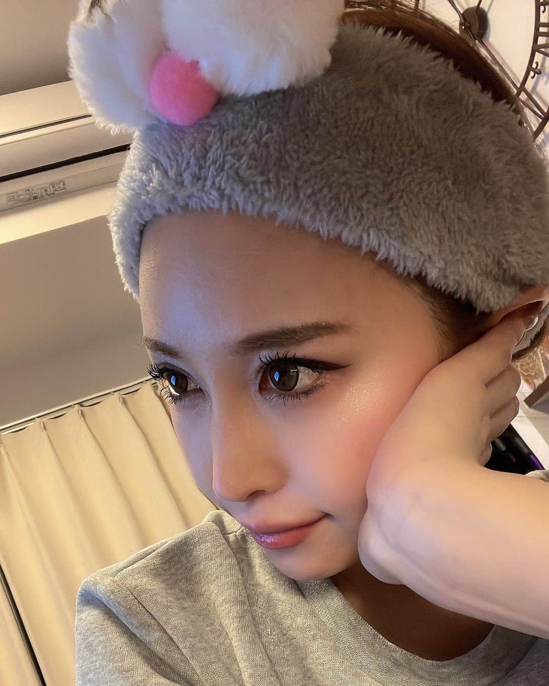 のインスタグラム：「・ ・ 自まつげってこんなに 快適だったんだ🫣✨ ・ ・ ・ 今日も出勤だよん💖 よろしくお願いします👑 ・ ・ にゃあ」