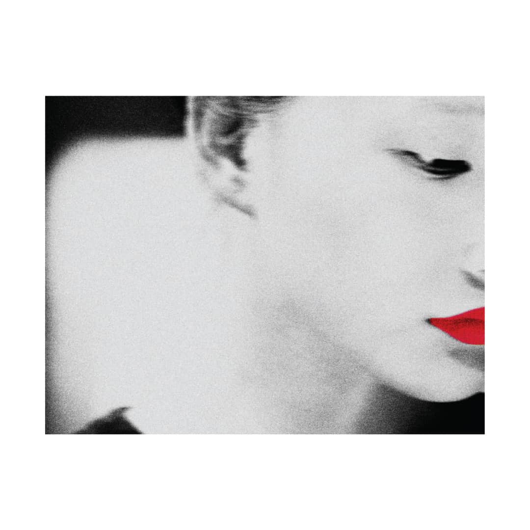 ティムヴァンスティーンバーゲンのインスタグラム：「This summer we dive into the Tim Van Steenbergen archive, with focus on beauty, black & white and red accents.⁣ ⁣ We start with the campaign for the collection spring summer 2011, “La Jardinière”, defilé at Bataclan Paris.⁣ ⁣ Styling: Benoit Betume⁣ Photography: Etienne Tordoir」