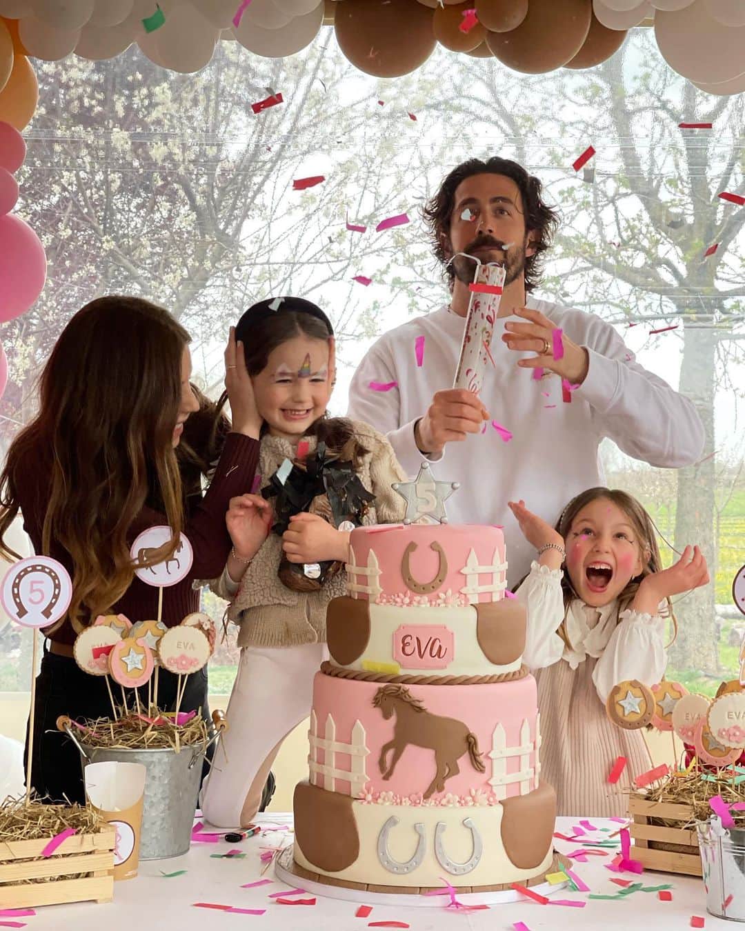 アンドレア・コンシーリのインスタグラム：「6 Aprile 2022 Ci sei tu dietro ogni sorriso. Da cinque anni. AUGURI MIA PICCOLA PRINCIPESSA TI AMO」