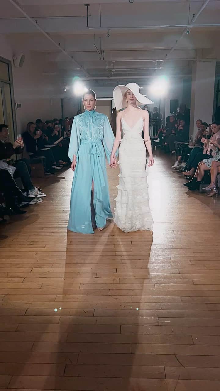 サッチン+バビのインスタグラム：「Amazing day for us at Sachin & Babi. Our Bridal Runway was a success and we are so grateful that we were able to host so many wonderful people at the show and share our latest Bridal Collection. #SBBRIDAL special thank you to @kendowningofficial for being our Master of Ceremonies and fabulously narrating our salon inspired runway show!」