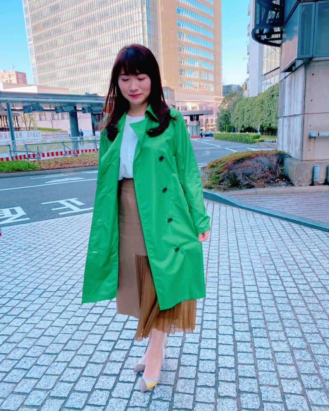 國本未華さんのインスタグラム写真 - (國本未華Instagram)「グリーンコート🧥 緑がすけてしまうクロマキー技術を使う天気予報では、緑色は着られませんが、 外中継ではOKです🙆‍♀️ #久しぶりミドリ #貴重な緑色 #スプリングコート #グリーンコート #Nスタ #衣装 ブランド #fabrice」4月7日 19時47分 - kunimoto_mika