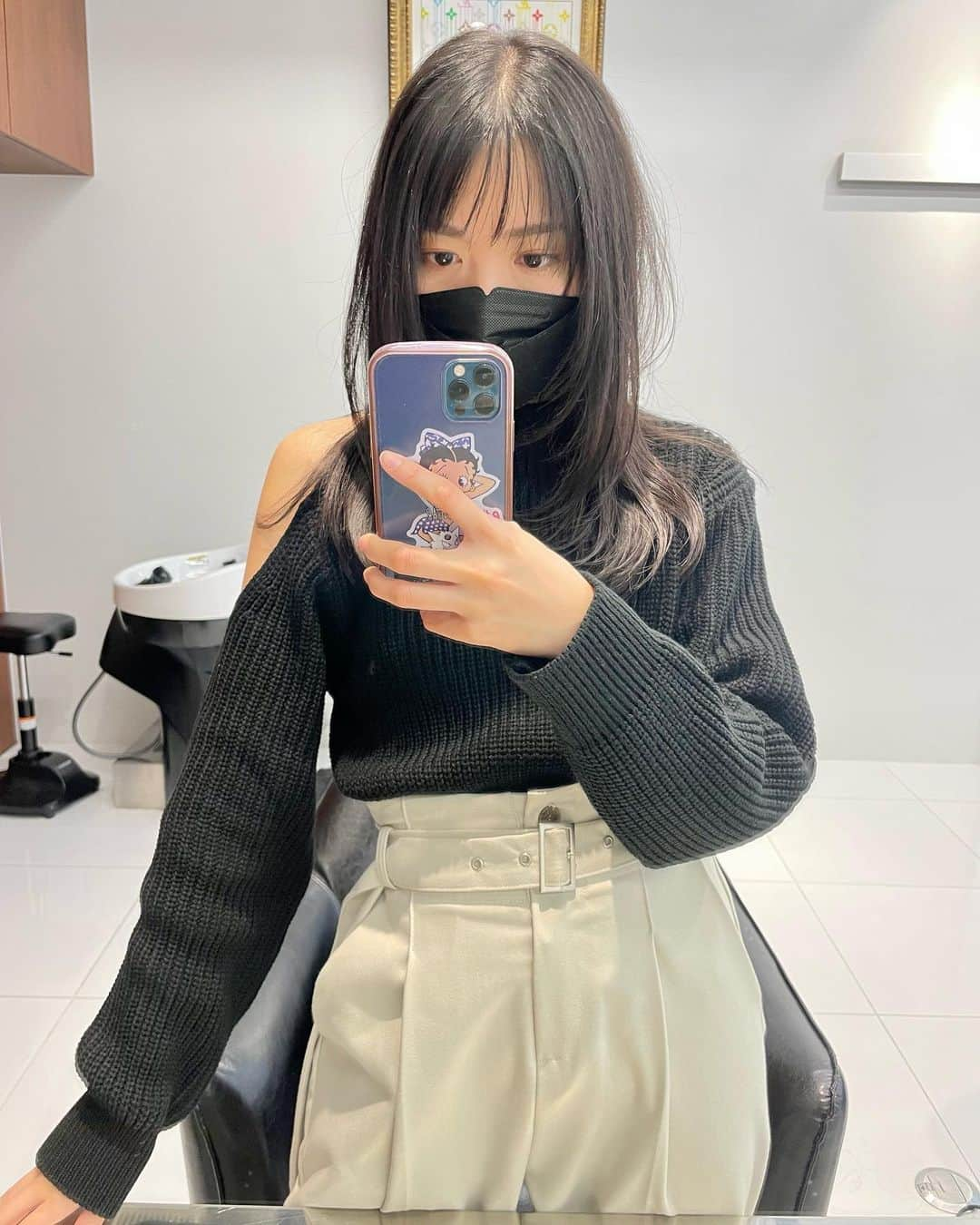 北原里英さんのインスタグラム写真 - (北原里英Instagram)「✂︎✂︎✂︎ この前、しぶけん @shibuken_sunvalley のところで 髪整えました✂︎ 早く髪の毛伸びろ~！ ヘアドネーションしたいねん☺️ 伸びるまであんまり見た目に大差なくて 『美容院行ったよ！』て言っても わかりずらい写真ばっかでごめんね😂❤️‍🩹 .  @_sunvalley_   #hair . お洋服はどちらも @tokyogirlsmarket_official  コスパ最強服ですチェックしてね✌🏻  #tgm」4月7日 20時11分 - rie_kitahara_3