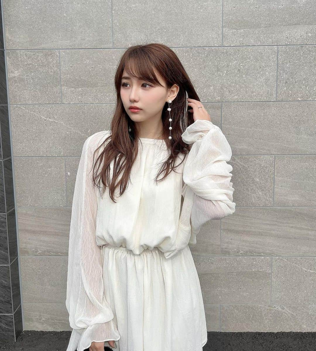 加藤里奈さんのインスタグラム写真 - (加藤里奈Instagram)「⋆  dress〻 @acym_official  coat〻 @micoameriofficial  earrings〻 @laralaura73   ワンピースは バックオープンが可愛くて @acym_official でゲットしたよ🥺 インナー着て、肌見せしてる🤭  生地感も可愛くてお気に入り〜 風でふわふわ揺れる感じ🫧  コートは、 @micoameriofficial のです！ このトレンチ、後ろがめっちゃ可愛いの！ 後ろ姿上手く撮れなかったけど伝わるかな？ スライドしてみてね🫶🏻  #ootd #fashion #instafood #instagram  #hairstyle #outfit #code #instafashion  #ファッション #撮影 #ヘアスタイル #ヘア  #コーディネート #コーデ #今日の服  #ワンピース #春コーデ #トレンチコート #acym #micoameri」4月7日 20時27分 - katoco0326