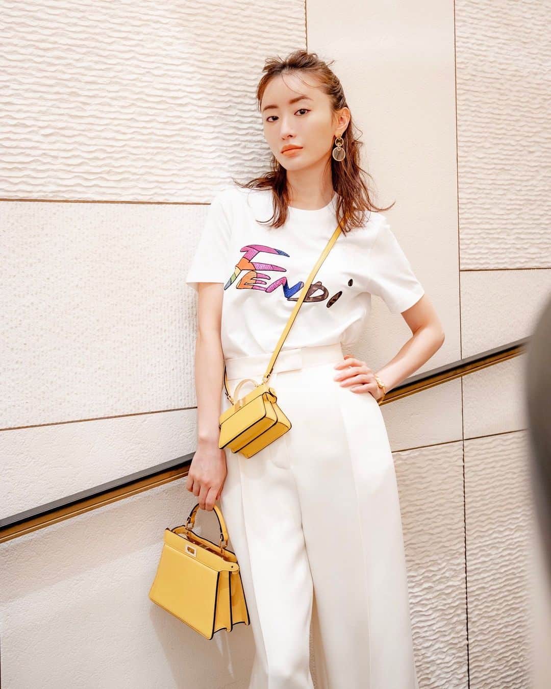 松本まりかのインスタグラム：「FENDI peekaboo  I see you💛petite & micro   2個持ちの可愛さよ..😏  @Fendi  #Fendi #FendiPeekaboo  #fendiofficial」
