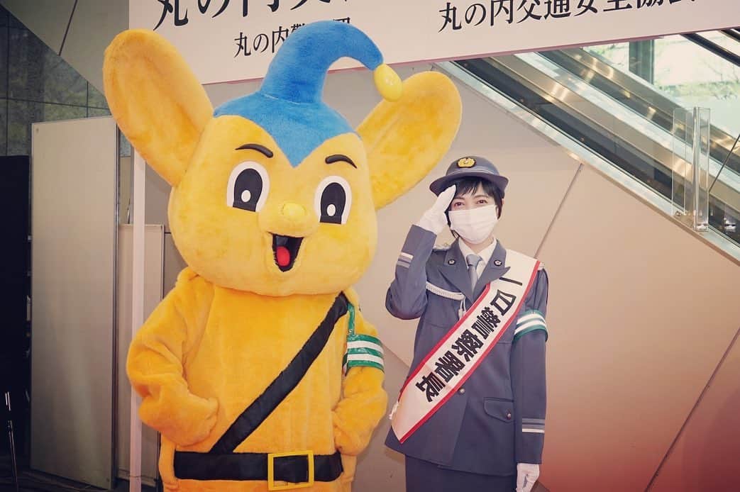 横尾初喜のインスタグラム：「ママ。 一日署長お疲れさまでした〜！ 撮影で見に行けなかったけど オープンカーで手振ってたそーです！笑笑  #一日署長  #エンクミ  #遠藤久美子」