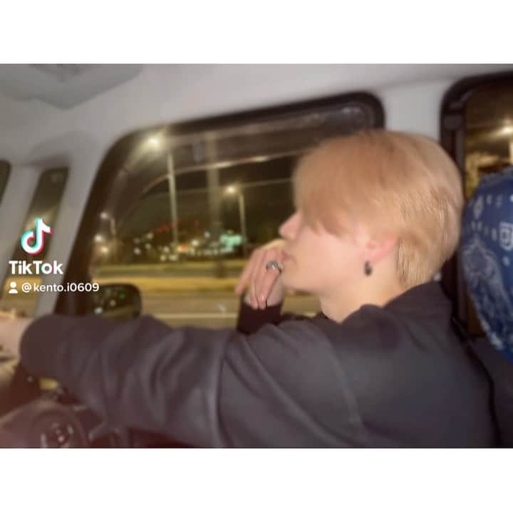 KENTO.iのインスタグラム：「🚗✨  #ivvy #kentoi  #straykids #love #instagood #fashion #photooftheday #beautiful #happy #follow #followme #me #music  #cool #swag #yolo #makeup #follower #following #hiphop #dance   #팔로우 #팔로미 #팔로우미」