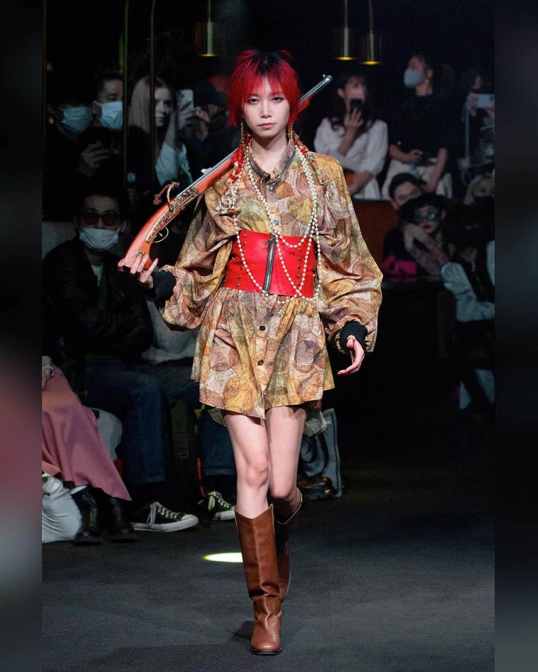 si ouxのインスタグラム：「ACUOD by CHANU 2022-2023 AW COLLECTION  楽しかった!!!!!ありがとうございました⚔️🏴‍☠️  @acuodbychanu @i_chanu_m_acuod  @lorealpro_education_japan @ryojiimaizumi  @chifumi325 @takuto_satoyama  📷 @fashionsnapcom」