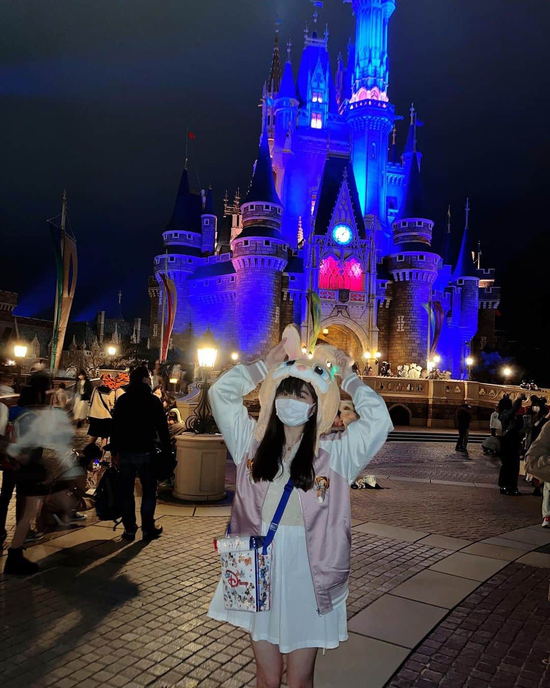 牧野羽咲のインスタグラム：「ミスバニーver. 🐰💛  #ディズニー #ディズニーコーデ #ファンキャップ #ミスバニー」