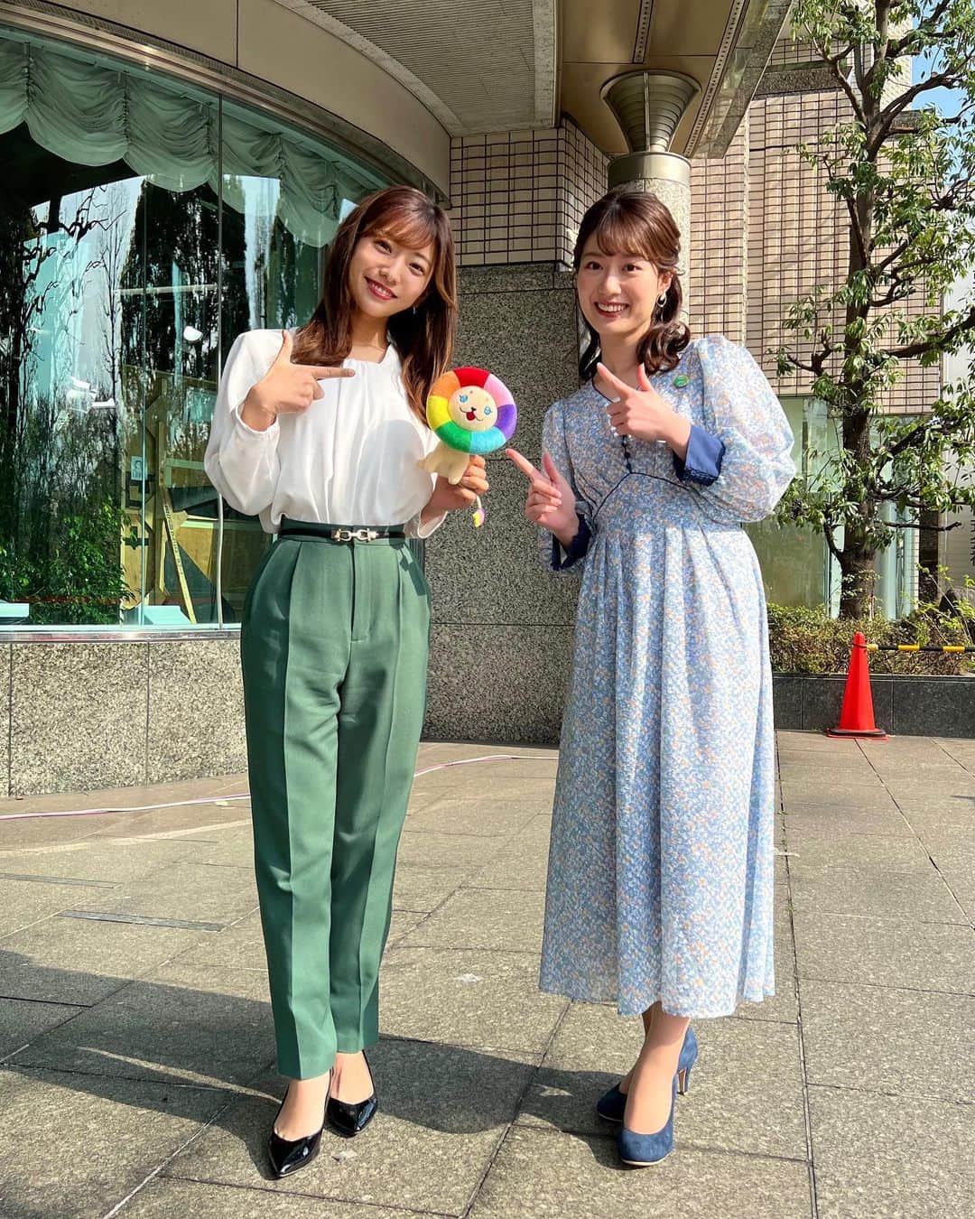 のインスタグラム：「🌿 . お天気が良かったので ひなさんと外で撮影しました☺️ 明日も#モニフラ #東京インフォメーション ご覧ください🎶」