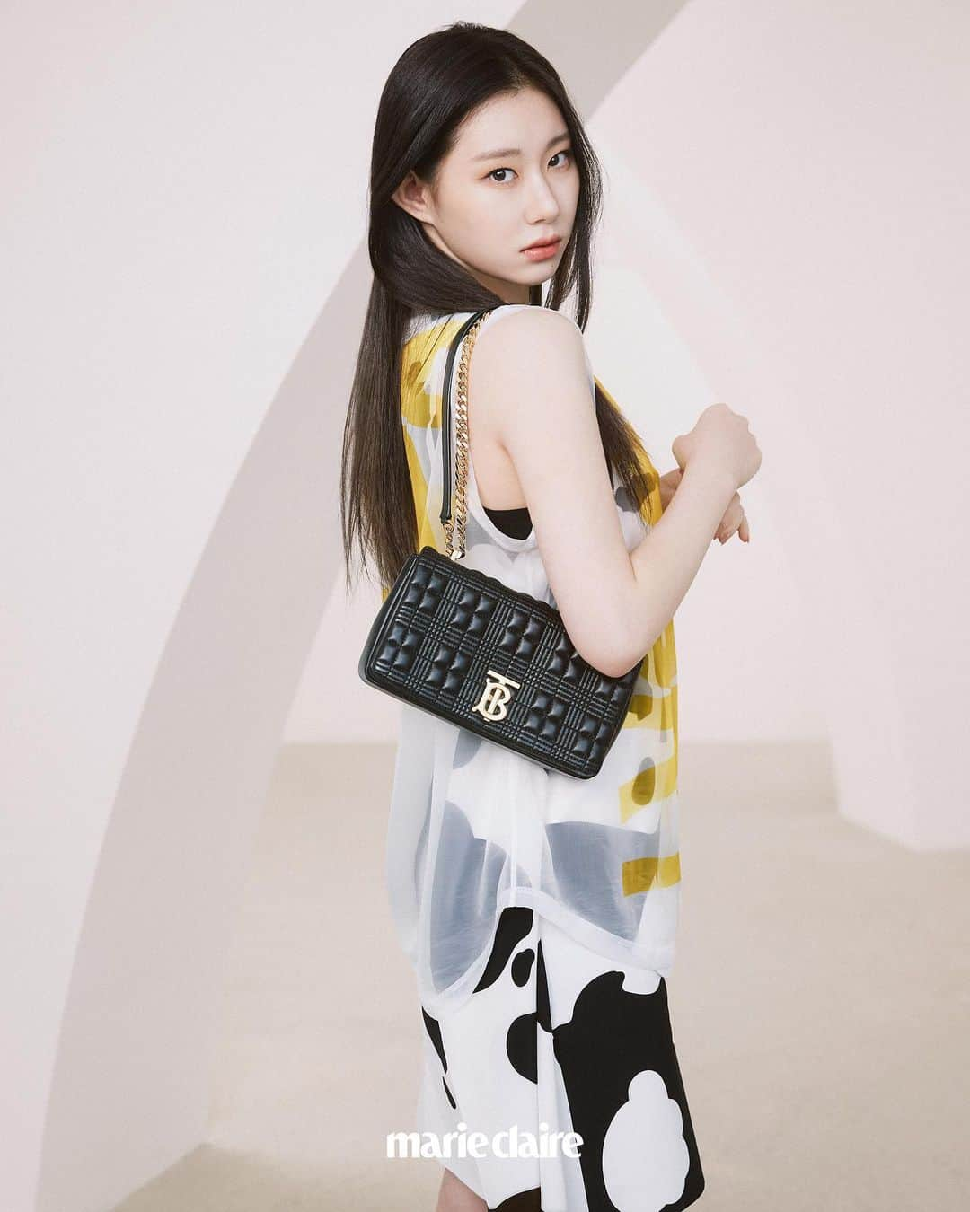 ITZYさんのインスタグラム写真 - (ITZYInstagram)「ITZY X Burberry X Marie Claire  #ITZY #Burberry #MarieClaire」4月7日 21時06分 - itzy.all.in.us