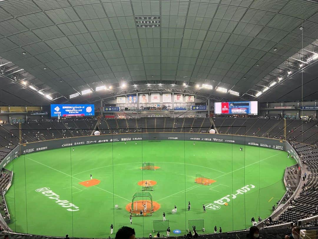 宮崎美穂さんのインスタグラム写真 - (宮崎美穂Instagram)「⚾️🦊⚾️🦊⚾️🦊⚾️  スカパー！北海道日本ハムファイターズ応援団長に就任しました⚾️  解説は緊張したけど楽しかったです😌  皆さんの応援している球団も教えてください⚾️  #野球見ようぜ #スカパー #lovefighters #札幌ドーム #HTB」4月7日 21時17分 - myaostagram_380